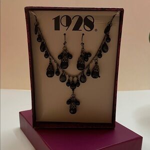 1928 Black Teardrop Bib Necklace with Matching Dangle Earrings